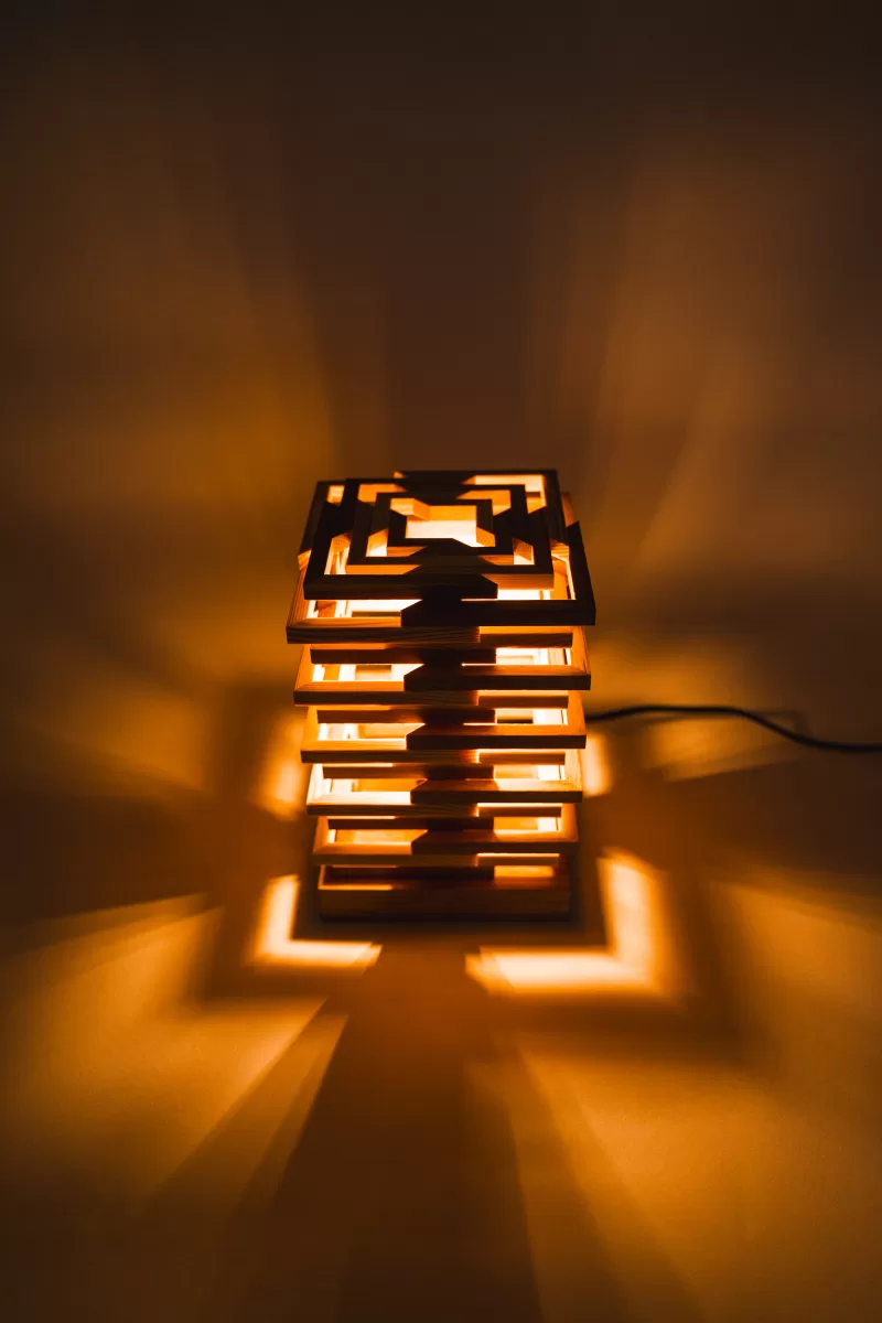 Stolní lampička - Tria Chin - Stínové efekty - Space Root - 1