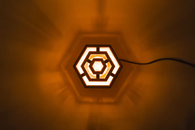 Stolní lampička - Tria Chin - Stínové efekty - Space Root - 4