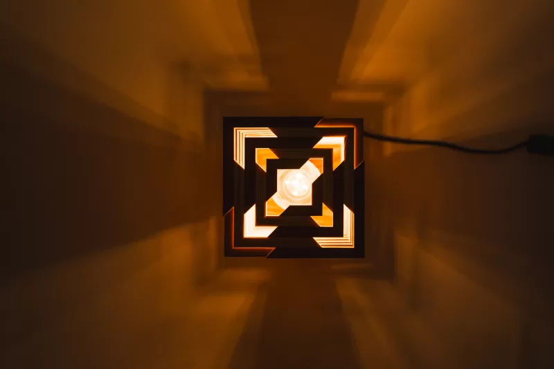 Stolní lampička - Tria Mur - Stínové efekty - Space Root - 2