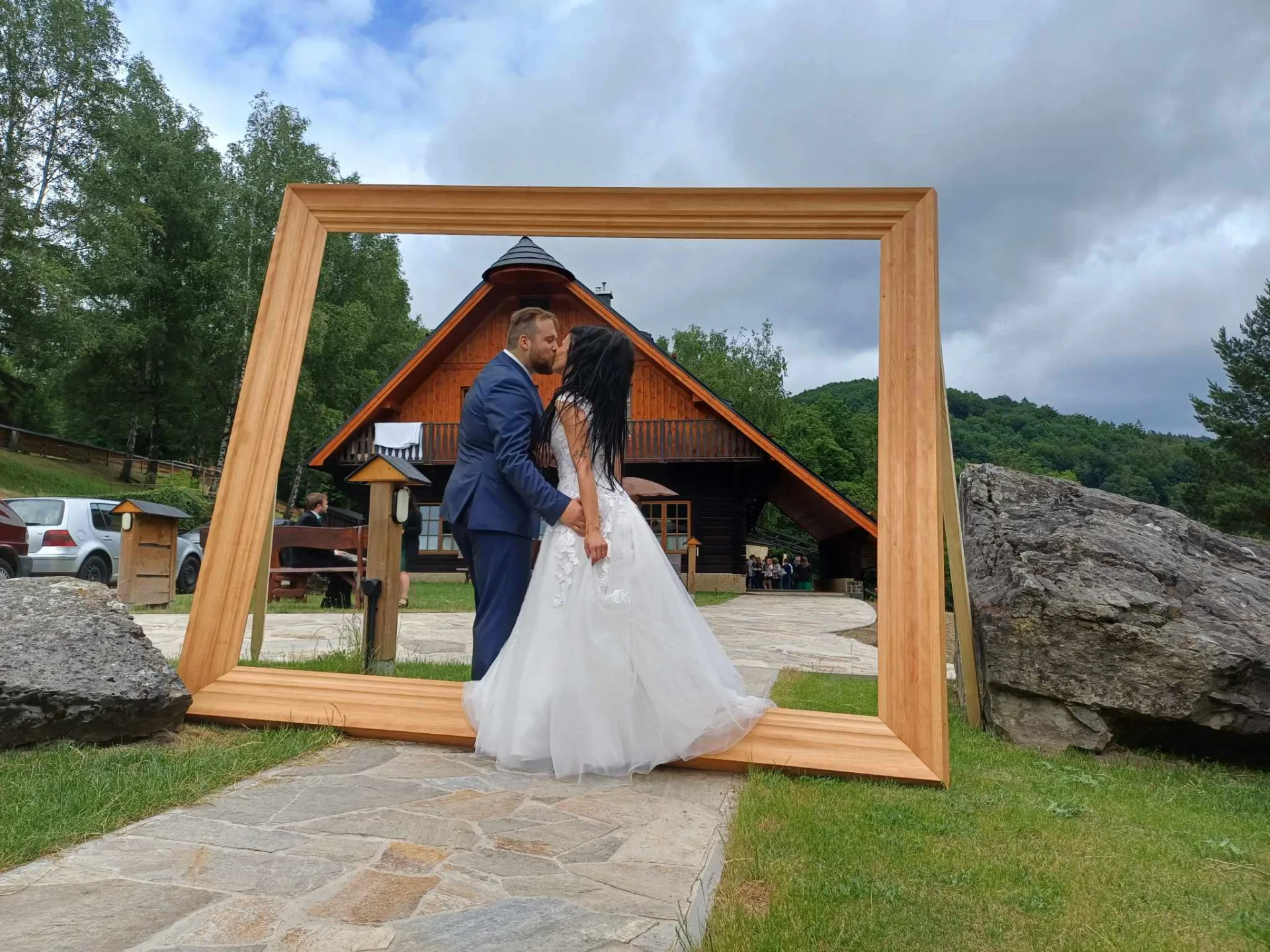 Fotokoutek Space root - velký rám - novomanželé