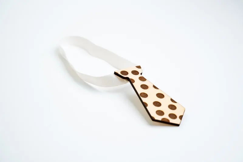 Kravata Space root - Deno - s bílou gumičkou - puntíkovaná - světlá