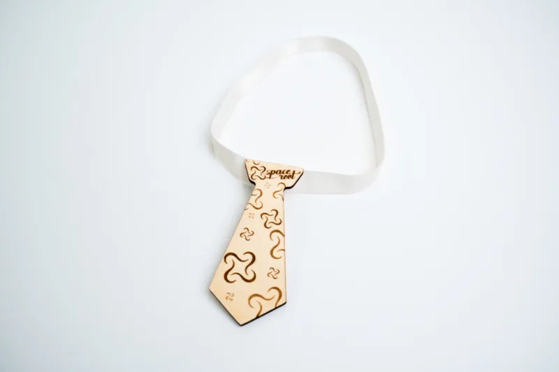 Kravata Space root - s bílou gumičkou - světlá