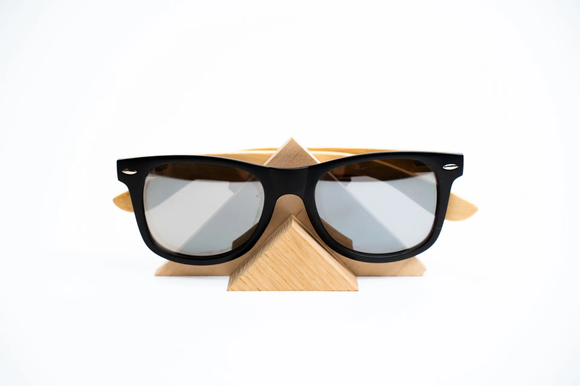 Stojan na brýle - Space root - 3