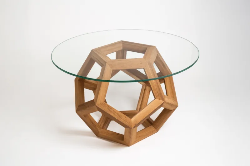 Díky svému unikátnímu spojení přírodních materiálů a geometrického konceptu se Bon Lioro hodí do různých interiérových stylů.