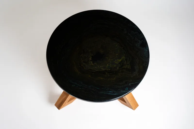 Konferenční dubový stůl Bon Verto s dekorační deskou Lume Neb pohled shora.