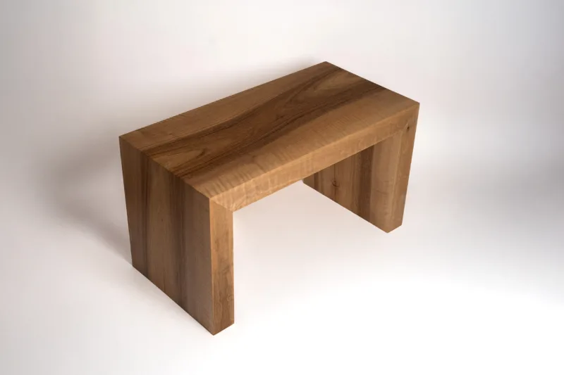 Masivní ořechový konferenční stůl s barevným jádrem - Bon Foram