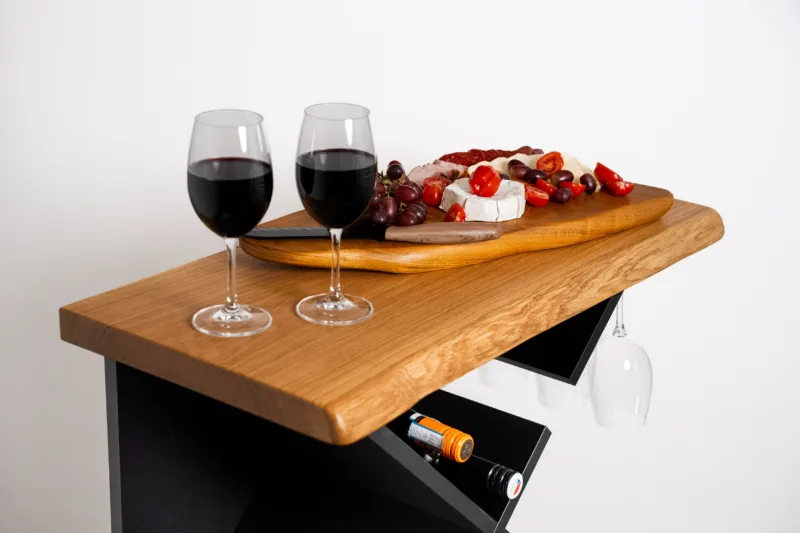 Vinný stolek - Space Root Bon Vit - detail občerstvení