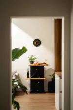 designove-nastenne-hodiny-orrin-akha-space-root