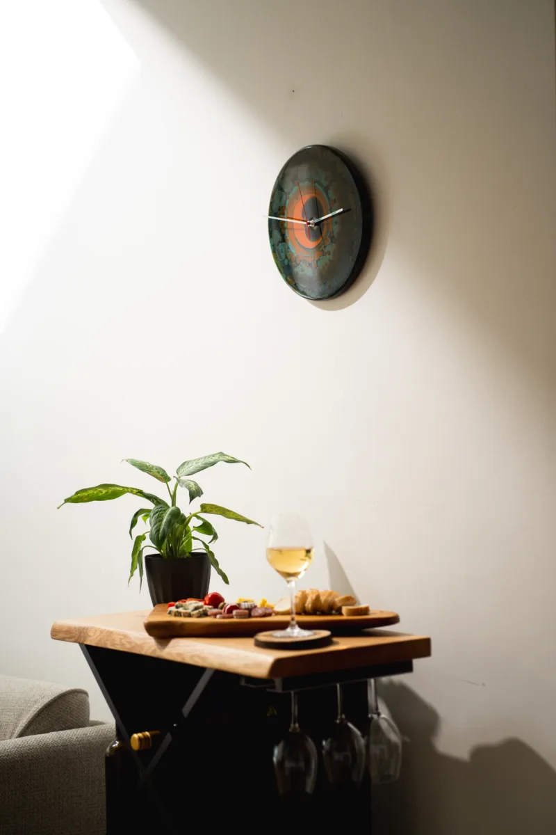designove-nastenne-hodiny-orrin-akha-space-root-4