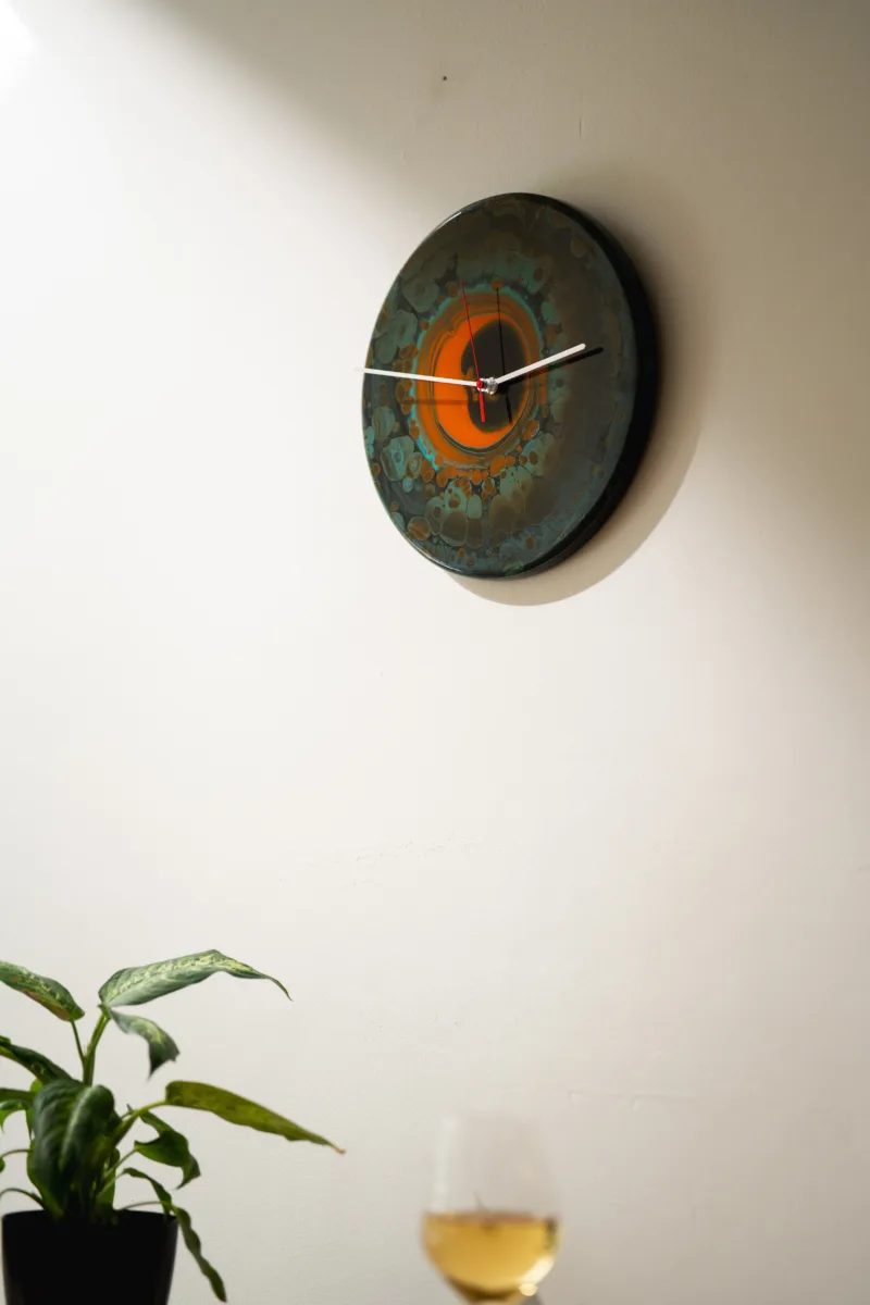 designove-nastenne-hodiny-orrin-akha-space-root-5