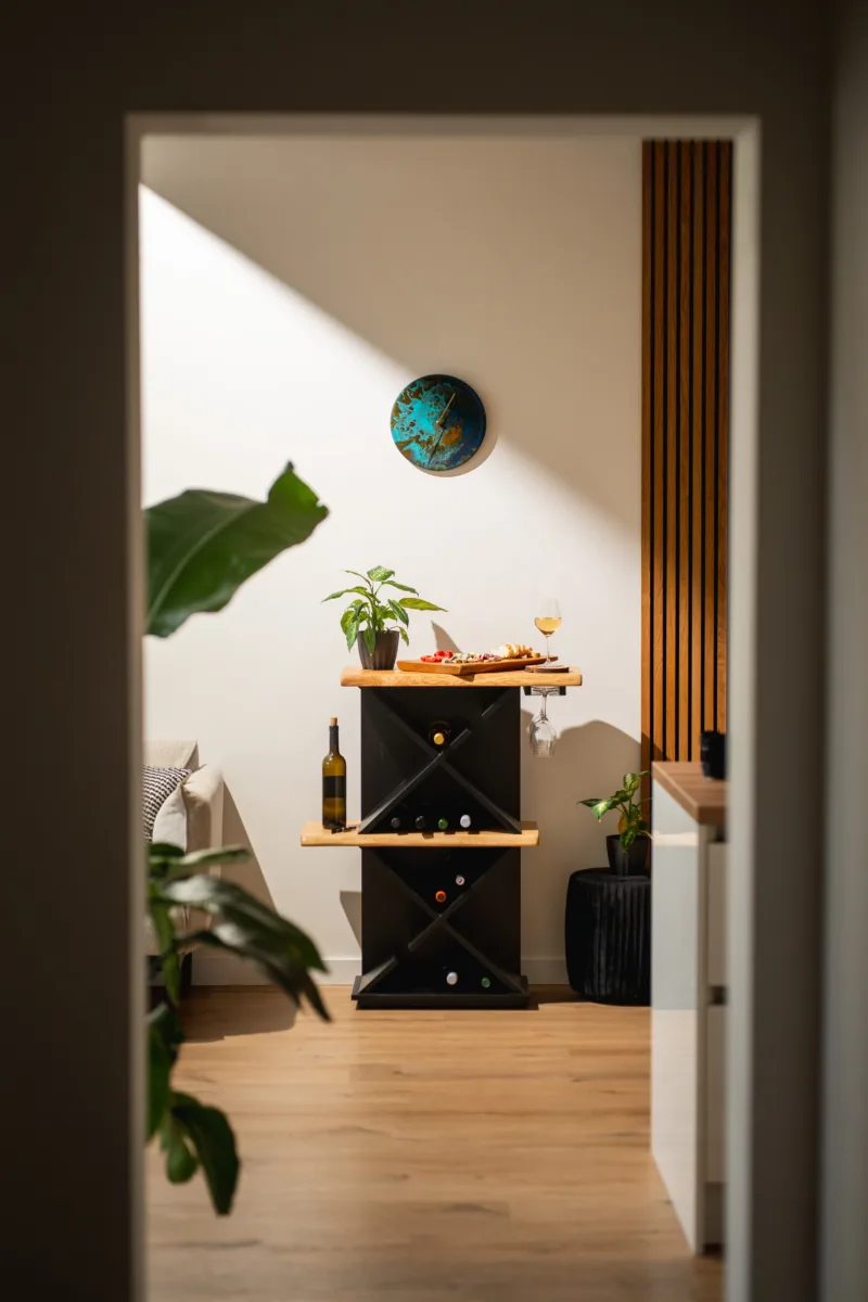 designove-nastenne-hodiny-orrin-deyra-space-root-1
