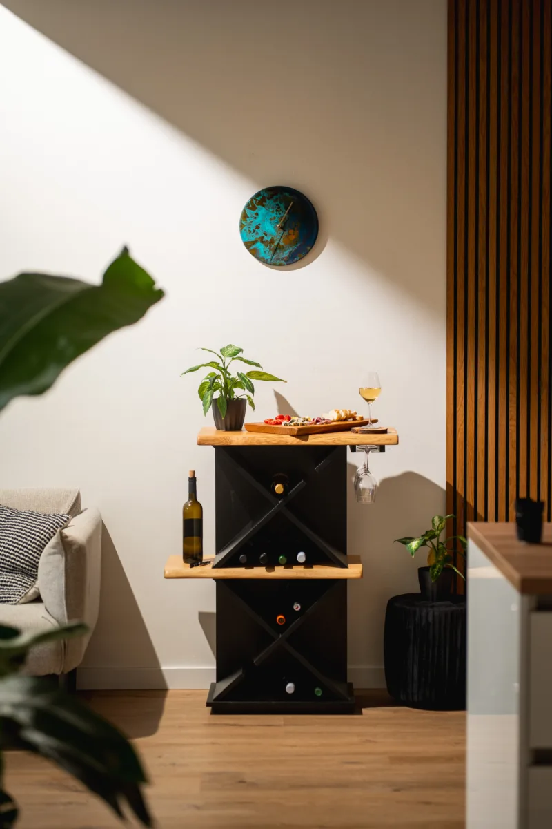 designove-nastenne-hodiny-orrin-deyra-space-root-2