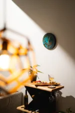 designove-nastenne-hodiny-orrin-deyra-space-root-3