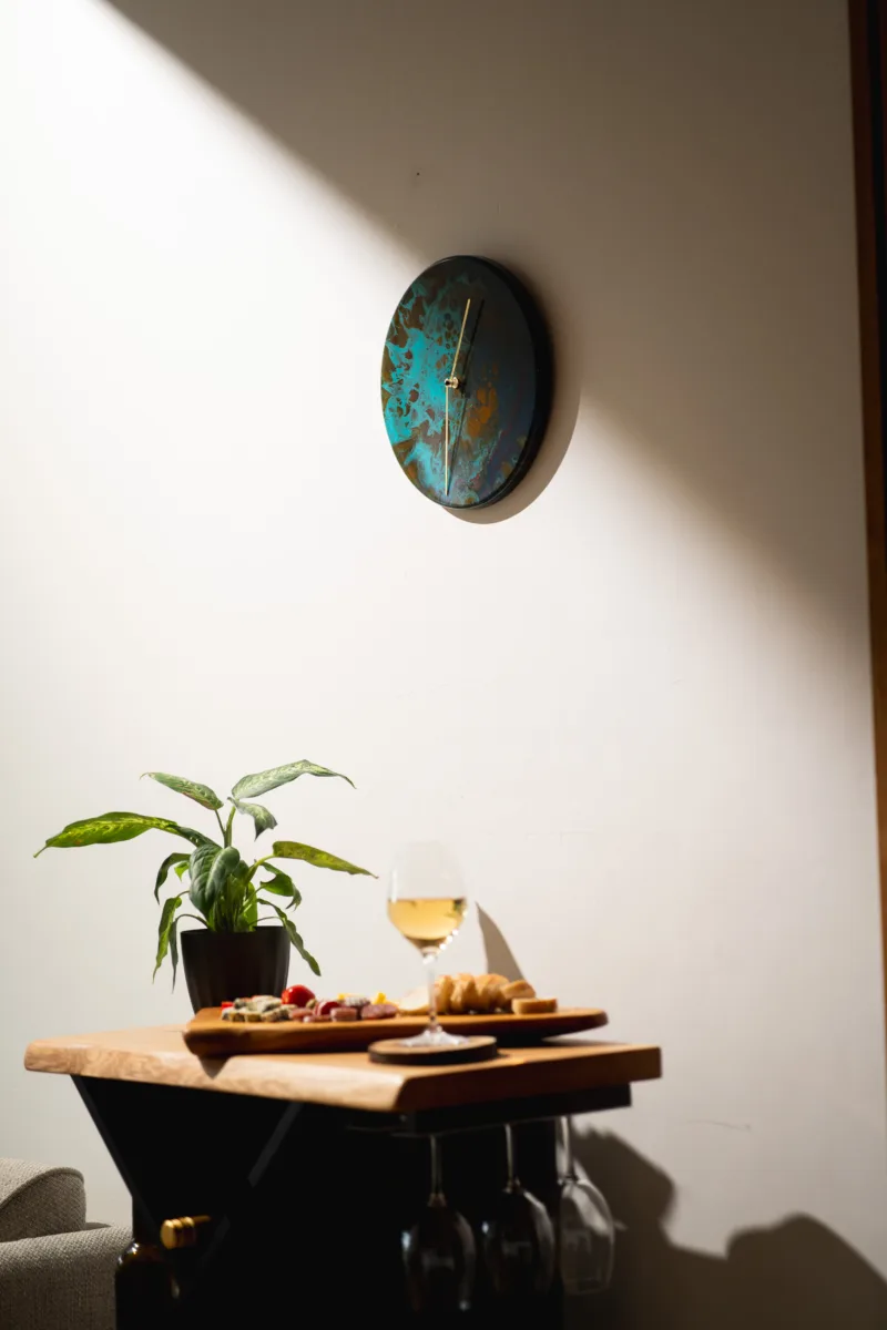 designove-nastenne-hodiny-orrin-deyra-space-root-4