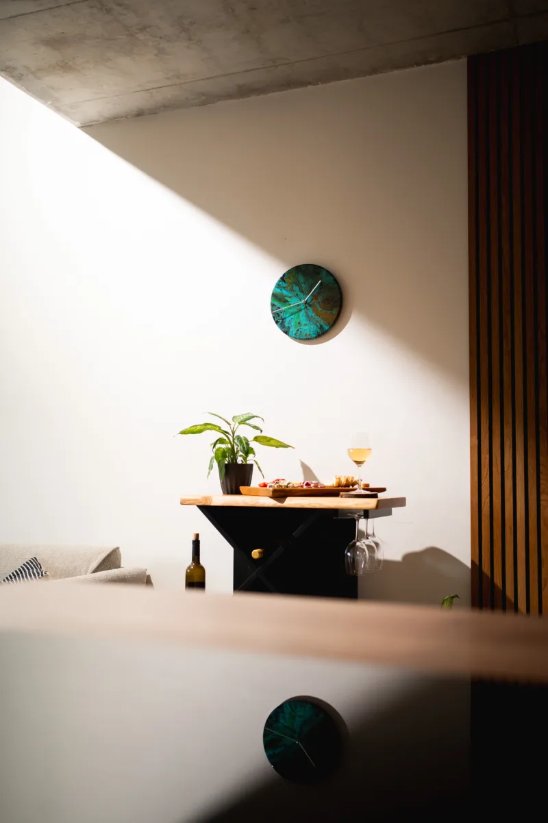 designove-nastenne-hodiny-orrin-elun-space-root-6