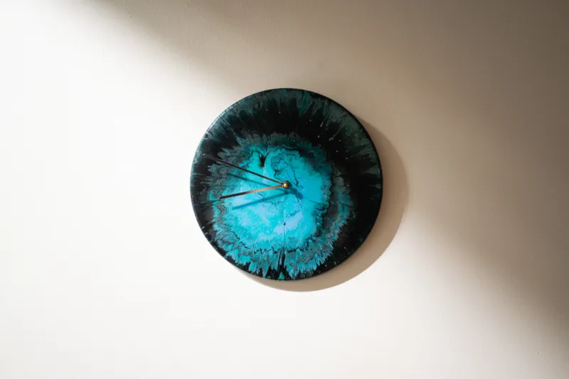 designove-nastenne-hodiny-orrin-haro-space-root-5