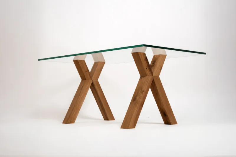 Konferenční stůl z dubového dřeva Bon Ravera se skleněnou deskou Glase Cirte podhled.