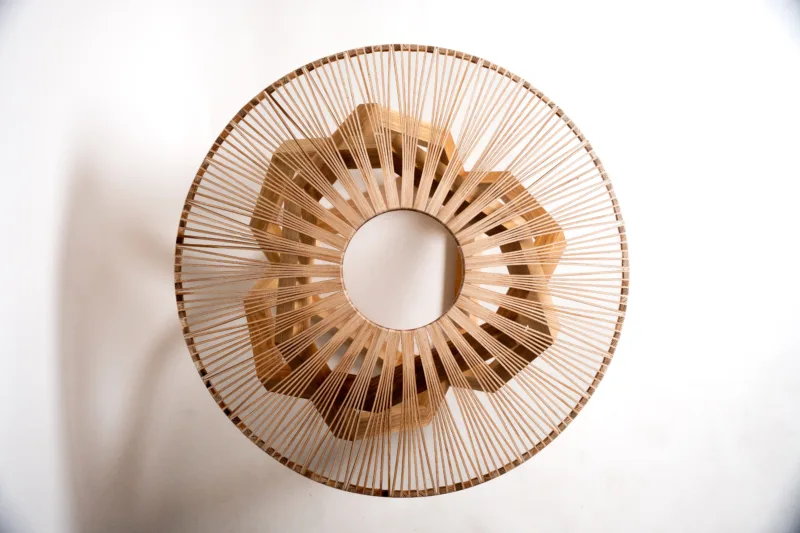 Konferenční jasanový stůl Bon Taero s epoxidovou deskou Arbo Iris pohled shora.