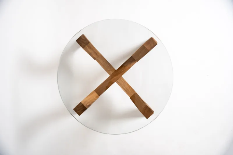 Konferenční dubový stůl Bon Veyron s designovou deskou Glase Cir pohled shora.