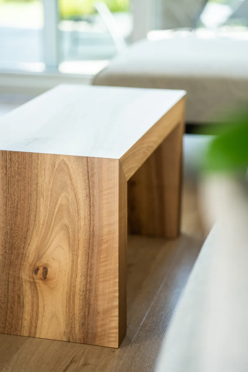 konferencni-stul-bon-foram-masivni-dub-