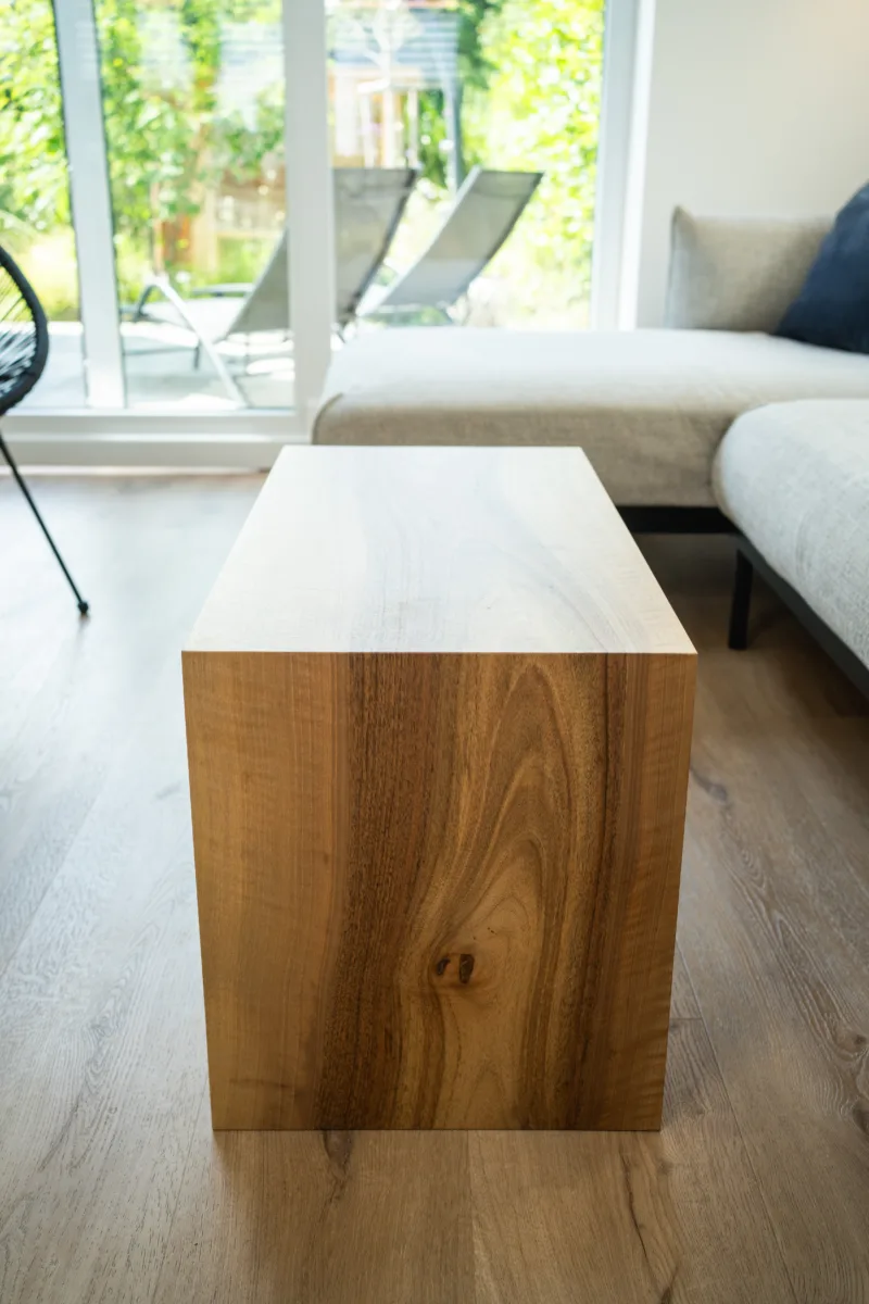 konferencni-stul-bon-foram-masivni-dub-kresba