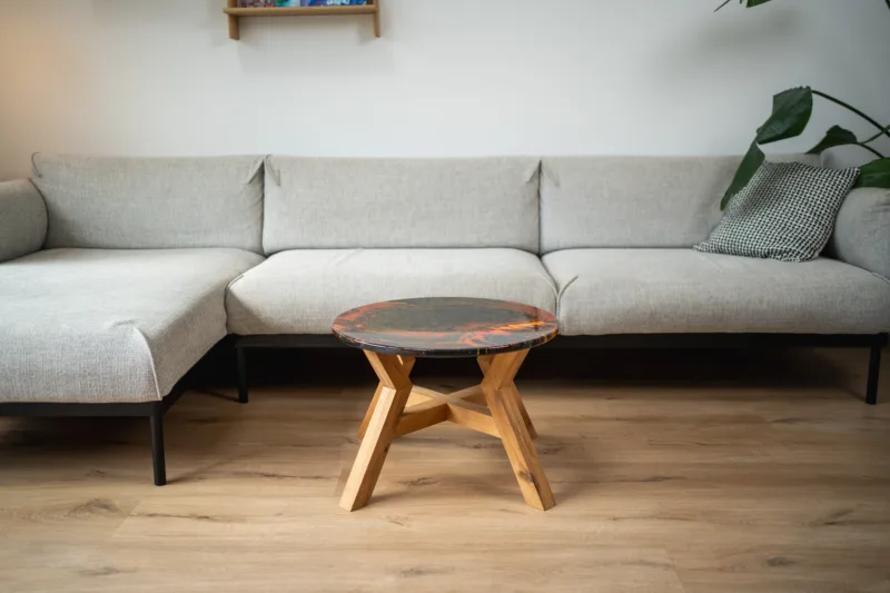 Konferenční dubový stůl Bon Veyron s designovou deskou Lume Flam pohled zepředu.