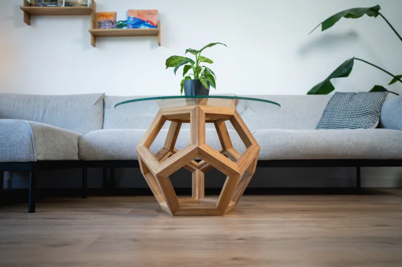 Konferenční stůl Bon Lioro z masivního dubu se skleněnou deskou Glase Cir pohled zepředu.