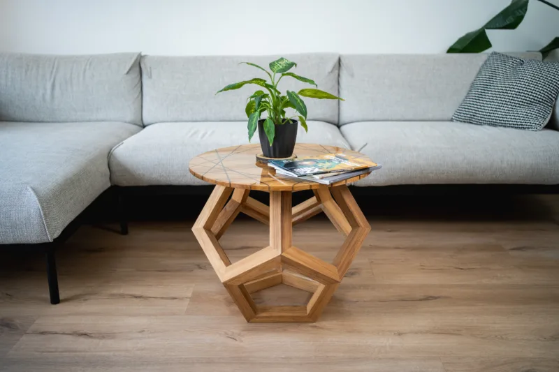 Konferenční stůl Bon Lioro z masivního dubu se skleněnou deskou Glase Cir z nadhledu.