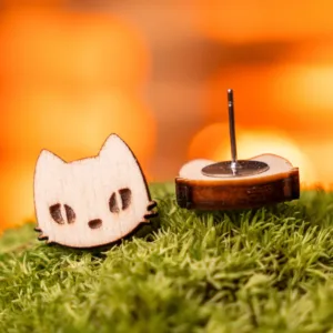 drevene-nausnice-space-root-motiv-kocka-interier-mech-detail