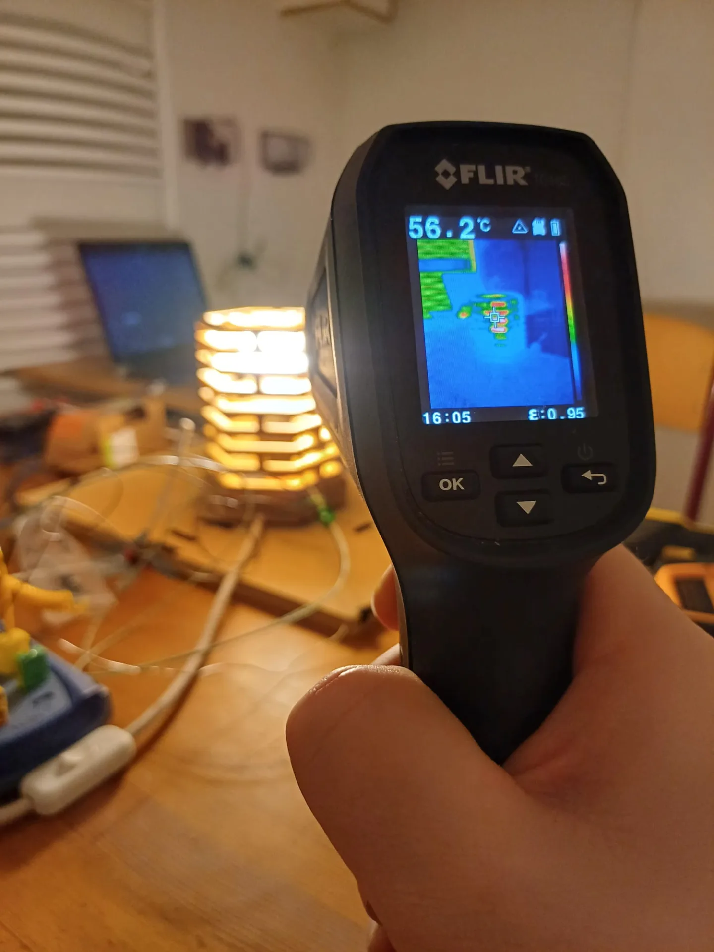 Testování teplot lampiček Space root řady Tria