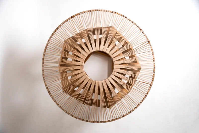 Stolová deska z epoxidové pryskyřice s bukovými lamelami pohled shora