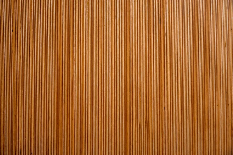 Stolová deska Line Plana z kvalitní překližky pohled na detail kresby