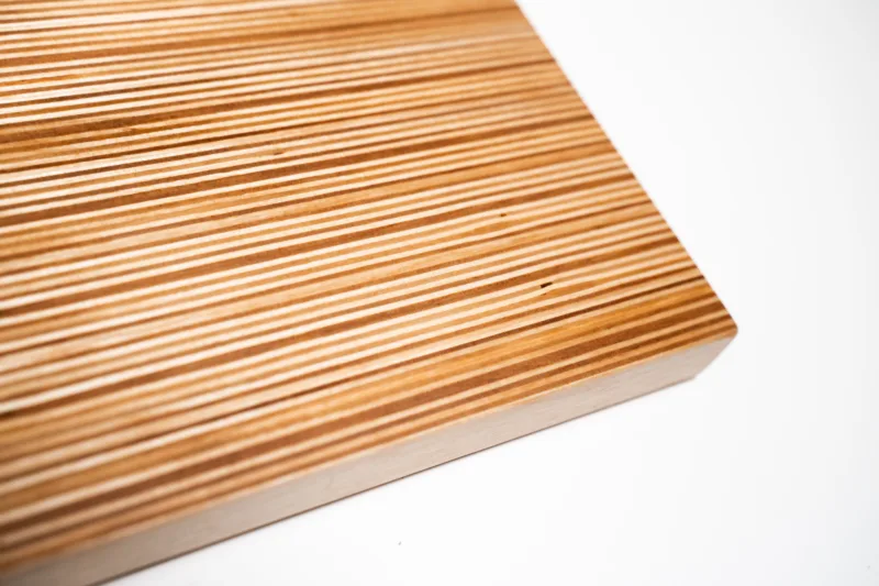 Stolová deska Line Plana z kvalitní překližky pohled na detail hrany