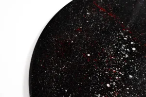 Stolová deska Lume Galax s akrylovým povrchem pohled na hranu zblízka