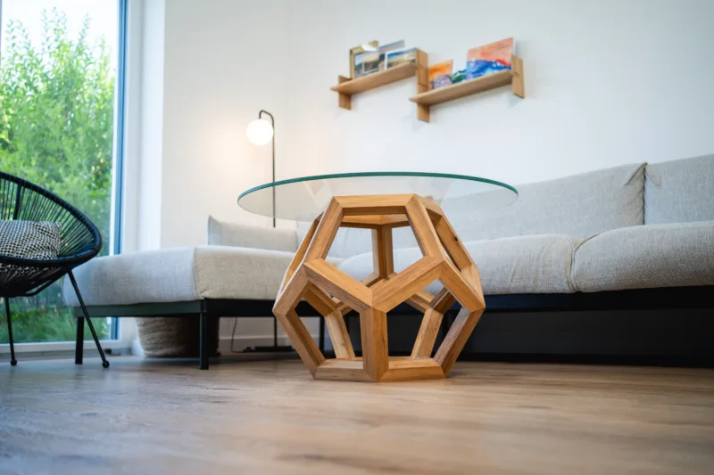 Skleněná stolová deska Glase Cir o průměru 80 cm se stolem Bon Lioro pohled zespodu