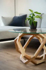 Skleněná stolová deska Glase Cir o průměru 80 cm se stolem Bon Taero pohled ze strany